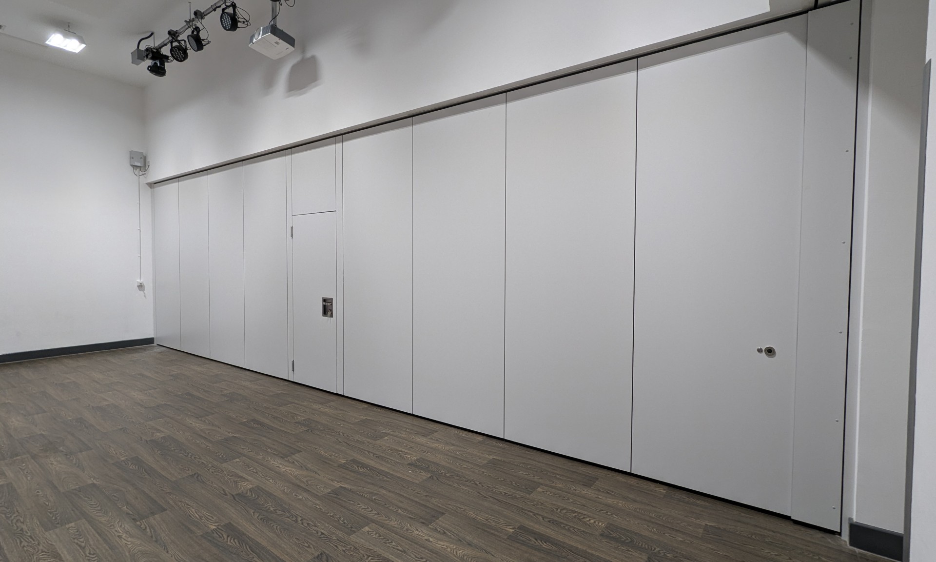 Style simplifies school hall moveable wall solution
